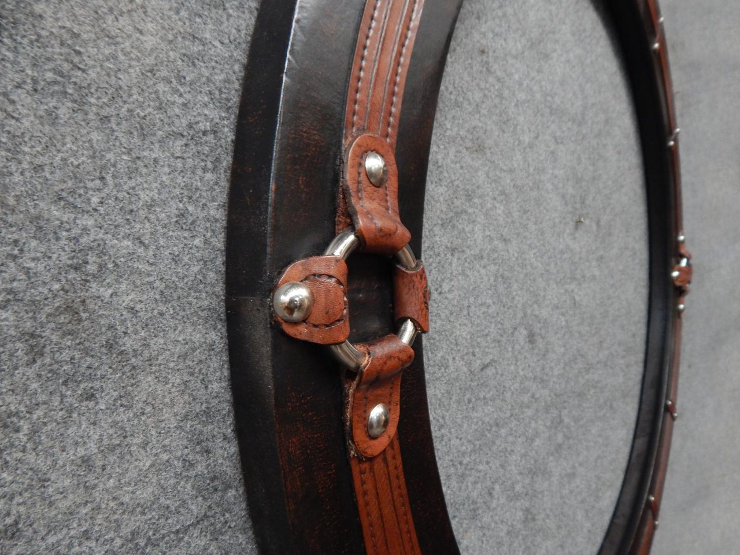 Cinto Round leather frames